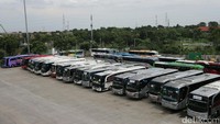 Para sopir bus juga harus menjalankan tugasnya mengantarkan pemudik ke kampung halaman bertemu orang terkasih/Foto: Agung Pambudhy