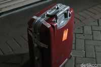 KPK Amankan Satu Koper yang Diduga Hasil Penggeledahan