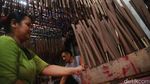 Jelang Imlek, Perajin Dupa Tingkatkan Produksi