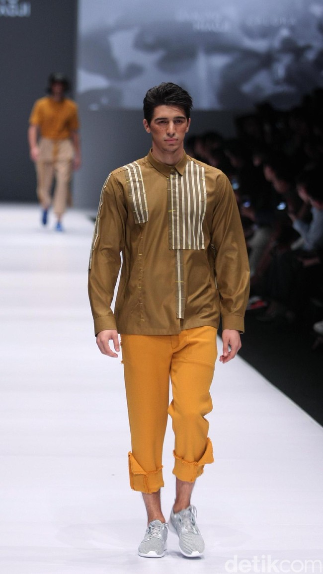 Koleksi Danjyo Hiyoji mengangkat tema The Urbanist di jakarta Fashion Week 2017. Senayan City. Jakarta. [Foto: Mohammad Abduh/Wolipop]