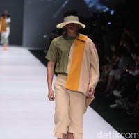 Koleksi Danjyo Hiyoji mengangkat tema The Urbanist di jakarta Fashion Week 2017. Senayan City. Jakarta. [Foto: Mohammad Abduh/Wolipop]