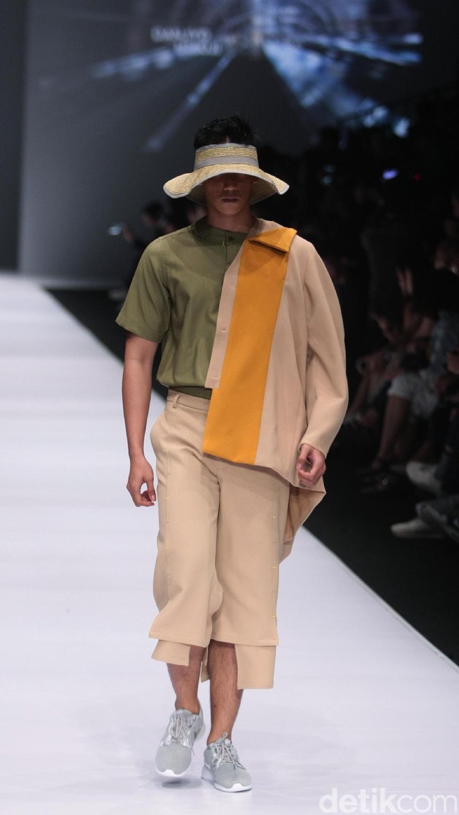 Koleksi Danjyo Hiyoji mengangkat tema The Urbanist di jakarta Fashion Week 2017. Senayan City. Jakarta. [Foto: Mohammad Abduh/Wolipop]
