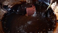 Permintaan dodol jelang imlek ini meningkat tajam.