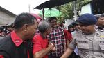 Diguyur Hujan, Djarot Sapa Warga Jakbar
