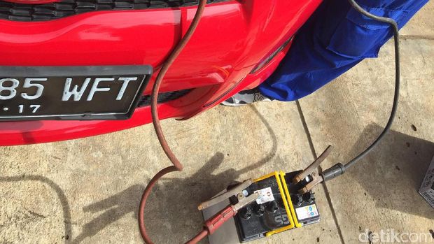 Polisi: Aki Korslet Sebabkan Mobil Neno Warisman Terbakar
