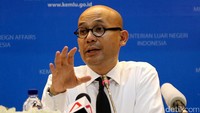 Keduanya menjelaskan rencana kunjungan Menlu Retno Marsudi ke Malaysia dan Myanmar.