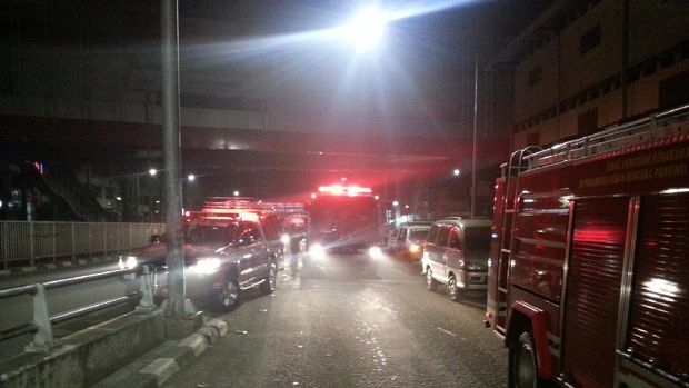 Kios di Pasar Senen Terbakar, 17 Unit Damkar Dikerahkan