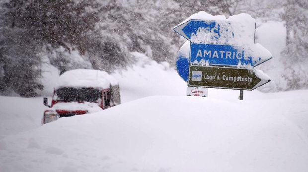 Akibat Gempa Italia, 20 Orang Terperangkap di Hotel