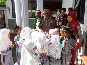 Melihat Sekolah Gratis Milik Seorang Polisi di Banyuwangi