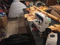 Pria Romantis Lamar Pasangan dengan Membuatkan Gaun Beauty and the Beast