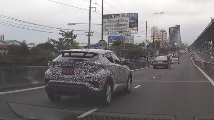 Toyota C-HR Spek ASEAN Mulai Diuji Coba