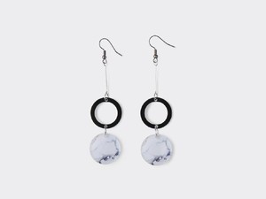 3 Trik Memilih Anting agar Wajah Tampak Lebih Muda