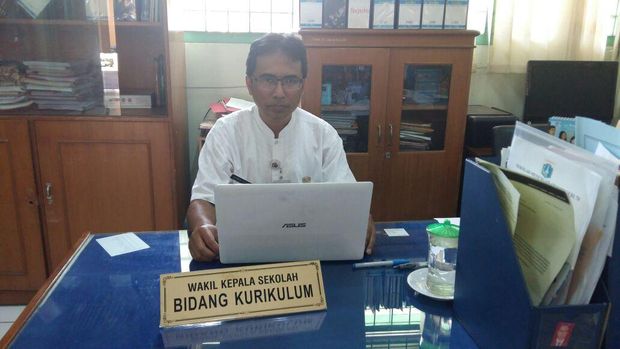 Achmad Safari saat ditemui di kantornya. Foto: Heldania/detikcom