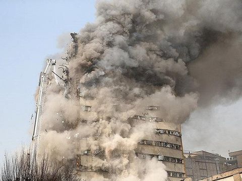 Gedung 17 Lantai di Iran Terbakar dan Roboh, 75 Orang Luka