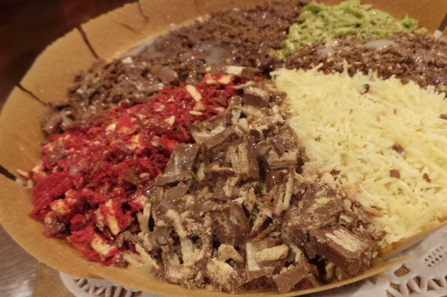 Kalau Lagi di Harapan Indah Bisa Jajan Bebek Super Pedas dan Martabak Full Topping