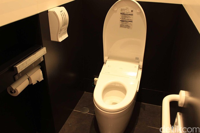Galeri bertema toilet di Bandara Narita, Jepang