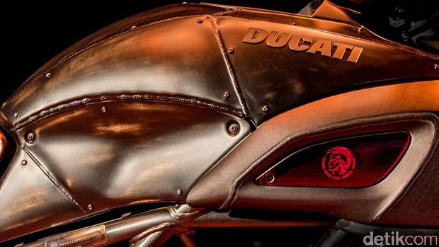 Bagian tangki Ducati Diavel Diesel