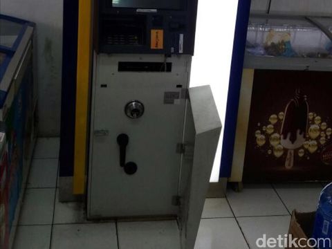 Rusak CCTV, Perampok Kuras 2 Mesin ATM di Indomaret di Sukabumi