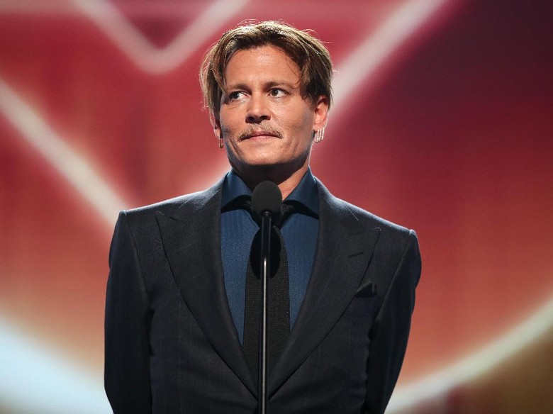 Johnny Depp Bikin Fans Cemas dengan Penampilan Terkininya Johnny Depp Bikin Fans Cemas dengan Penampilan Terkininya