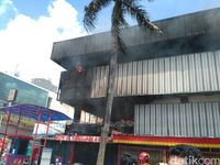  Penampakan kebakaran Pasar Senen pada pukul 10.49 WIB-11.00 WIB, Kamis (19/1/2017)
