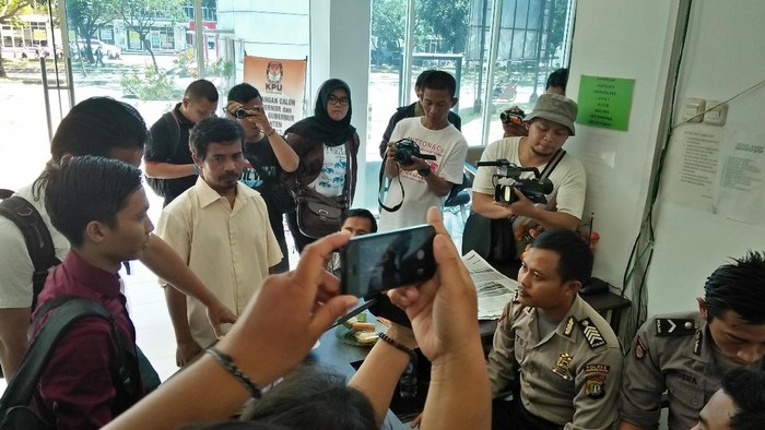 Divonis Bebas, Penjual Cobek Tagih Dompetnya yang Disita Polisi