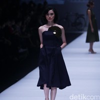 Koleksi Peggy Hartanto Kolaborasi dengan Loreal Professionel di Jakarta Fashion Week 2017. Senayan City. Jakarta. [Foto: Mohammad Abduh/Wolipop]