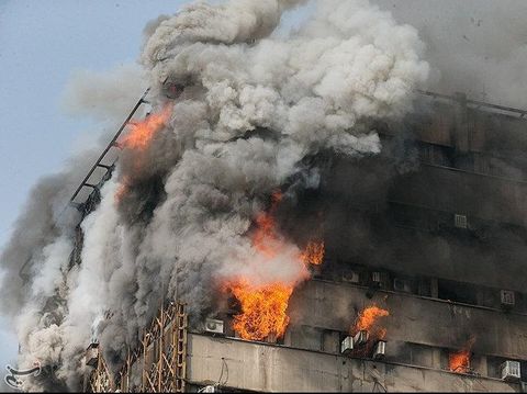 Gedung 17 Lantai di Iran Terbakar dan Roboh, 75 Orang Luka