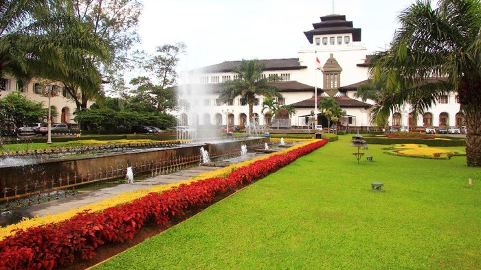 Aneka tempat wisata malam di Bandung