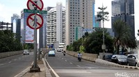 Pemotor keluar JLNT Casablanca yang berada di Jl Mas Mansyur.
