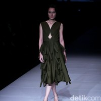 Koleksi Peggy Hartanto Kolaborasi dengan Loreal Professionel di Jakarta Fashion Week 2017. Senayan City. Jakarta. [Foto: Mohammad Abduh/Wolipop]
