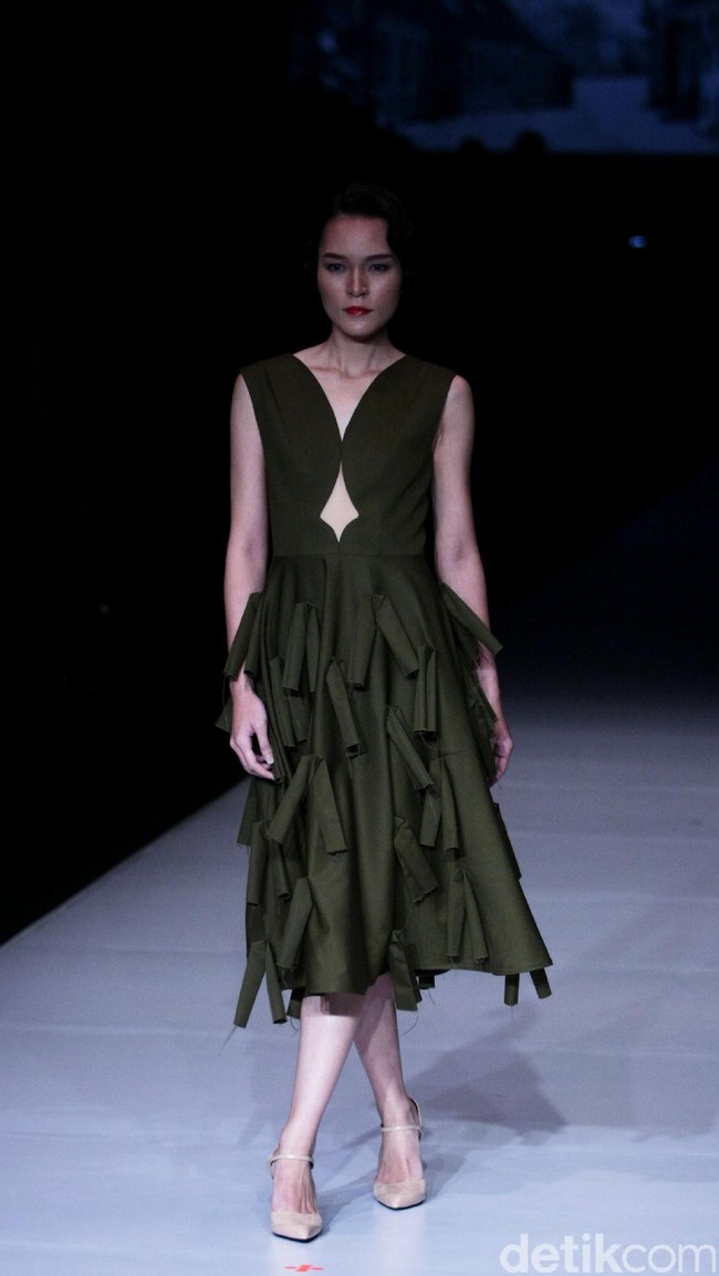 Koleksi Peggy Hartanto Kolaborasi dengan Loreal Professionel di Jakarta Fashion Week 2017. Senayan City. Jakarta. [Foto: Mohammad Abduh/Wolipop]