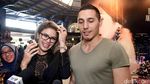 Nikita Mirzani dan Nicholas, Katanya Teman Tapi...