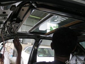 Begini Proses Pemasangan Sunroof Mobil