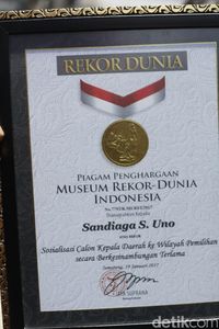 Piagam MURI untuk Sandiaga / 