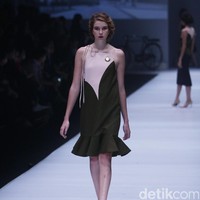 Koleksi Peggy Hartanto Kolaborasi dengan Loreal Professionel di Jakarta Fashion Week 2017. Senayan City. Jakarta. [Foto: Mohammad Abduh/Wolipop]