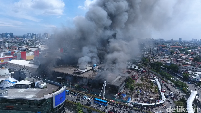 Toko Bajunya di Pasar Senen Ludes Terbakar, Pedagang: Lemas Saya