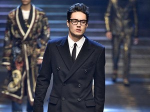 Levi Dylan, Cucu Tampan Bob Dylan yang Mulai Debut Jadi Model