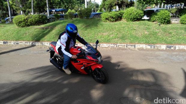 Diler menjajal motor Suzuki