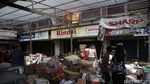 Asap Hitam Pekat Masih Menyelimuti Pasar Senen