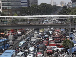 3 Alasan Utama Motor Lebih Seksi dari Transportasi Umum