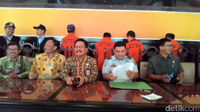 1 dari 4 TKA yang Terjaring Razia di Jombang Disebut Kerja Legal 1 dari 4 TKA yang Terjaring Razia di Jombang Disebut Kerja Legal