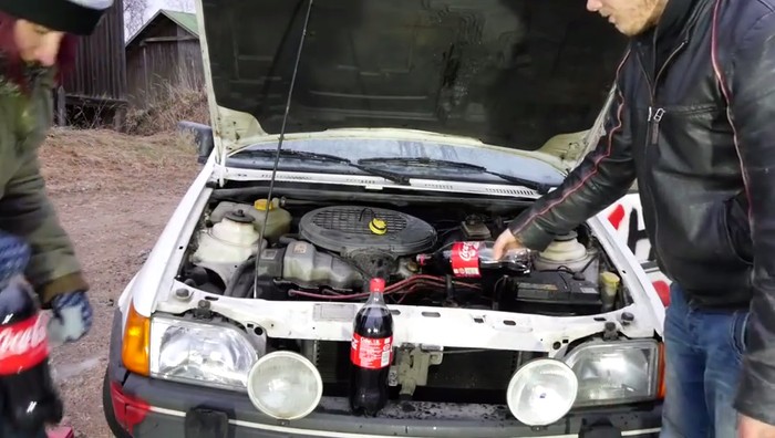 Apa Akibatnya Kalau Coca-Cola Jadi Oli Mobil?