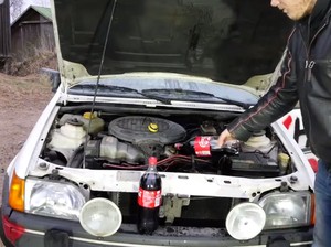Apa Akibatnya Kalau Coca-Cola Jadi Oli Mobil?