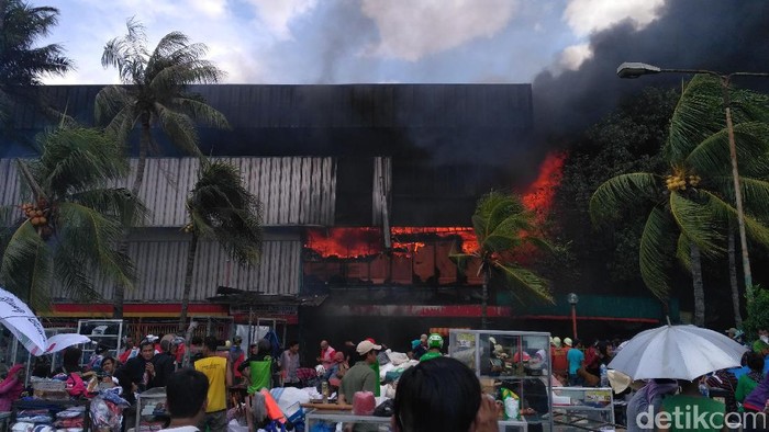 Api Masih Berkobar, Begini Kondisi Terkini Kebakaran Pasar Senen