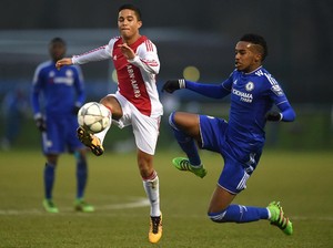 Dari Patrick ke Justin, Dua Generasi Kluivert di Ajax Amsterdam