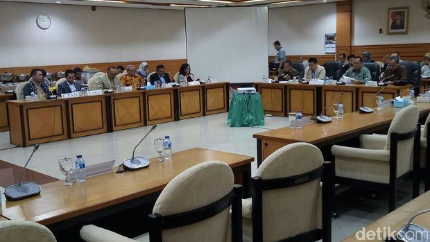 Seluruh Fraksi DPR Serahkan DIM RUU Pemilu ke Pemerintah