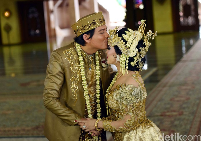 Baru Menikah, Lucky Hakim Tertular Perilaku Alay Tiara Dewi
