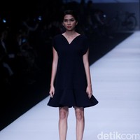Koleksi Peggy Hartanto Kolaborasi dengan Loreal Professionel di Jakarta Fashion Week 2017. Senayan City. Jakarta. [Foto: Mohammad Abduh/Wolipop]