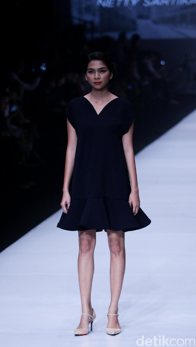 Koleksi Peggy Hartanto Kolaborasi dengan Loreal Professionel di Jakarta Fashion Week 2017. Senayan City. Jakarta. [Foto: Mohammad Abduh/Wolipop]
