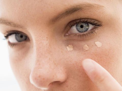 Rahasia Menggunakan Concealer yang Sempurna dari Makeup Artist Dunia 